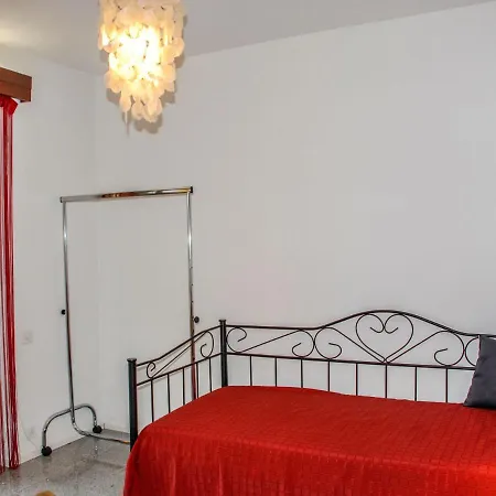 Casa Tana Dei Leoni-1 *